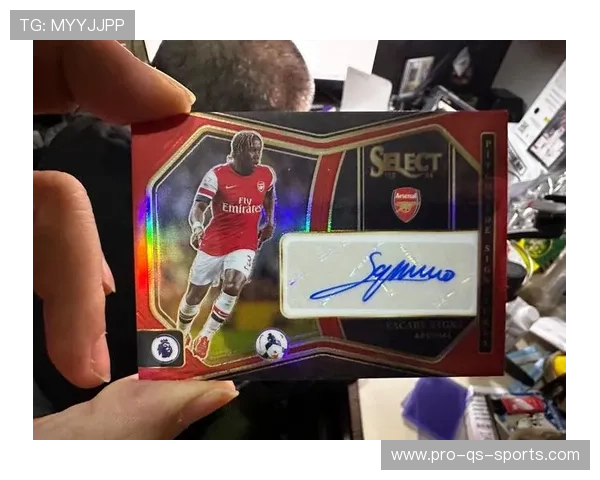 贝克汉姆闪耀球星路：帕尼尼足球球星卡新版全揭秘